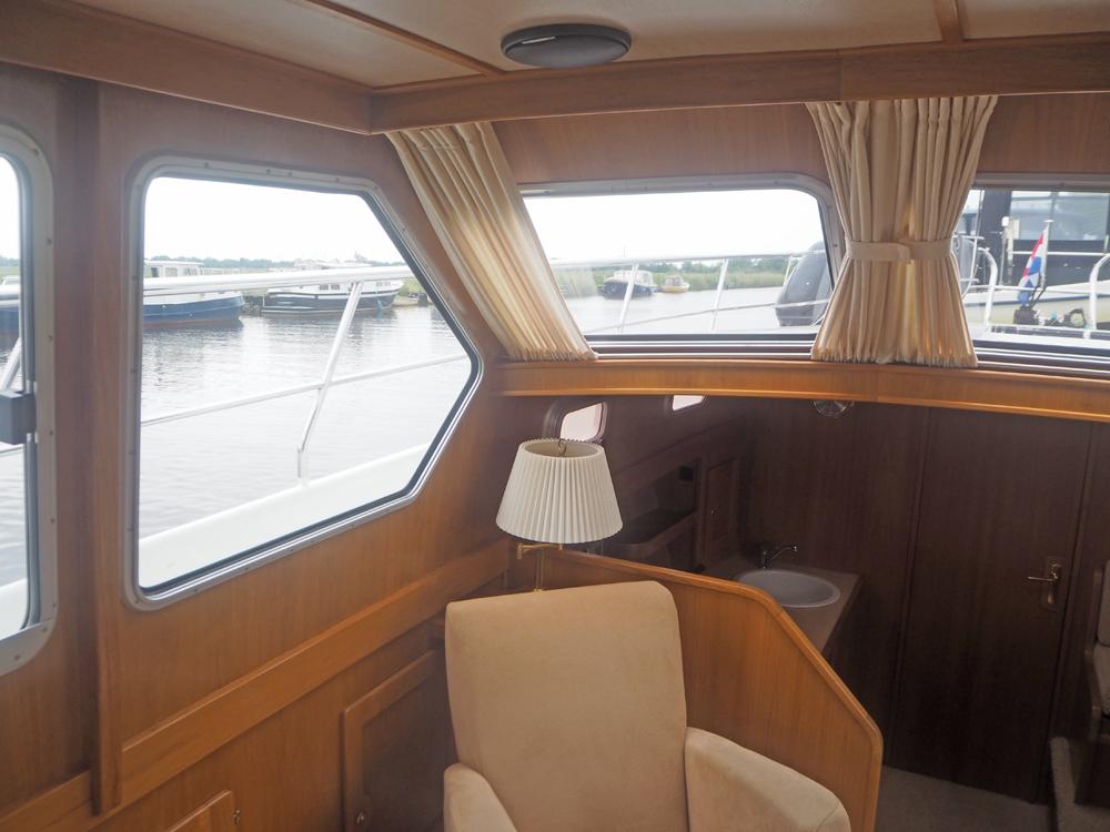 Saloon, Accommodation